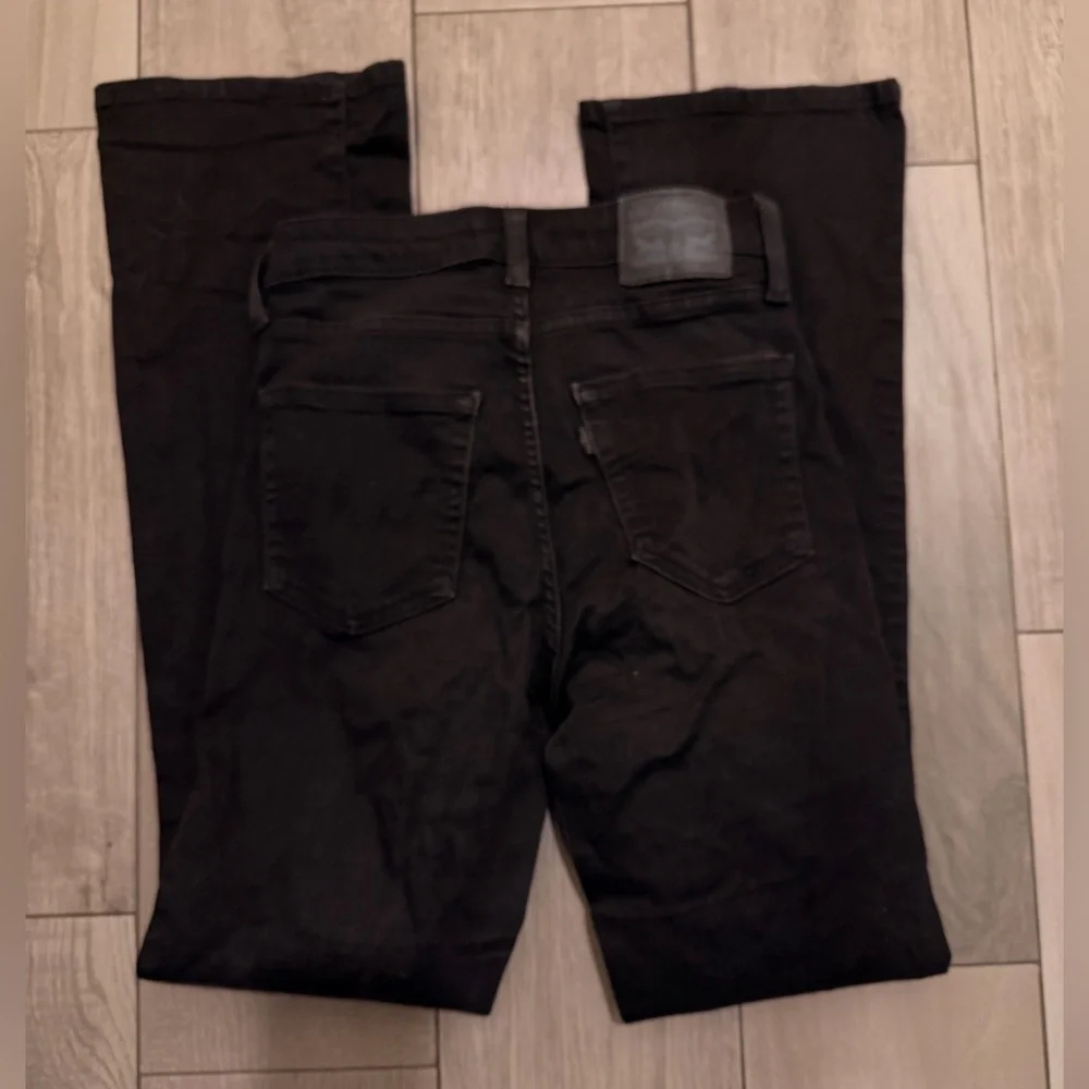 Levis Women's 725 Bootcut High Rise - Picture 6 of 6